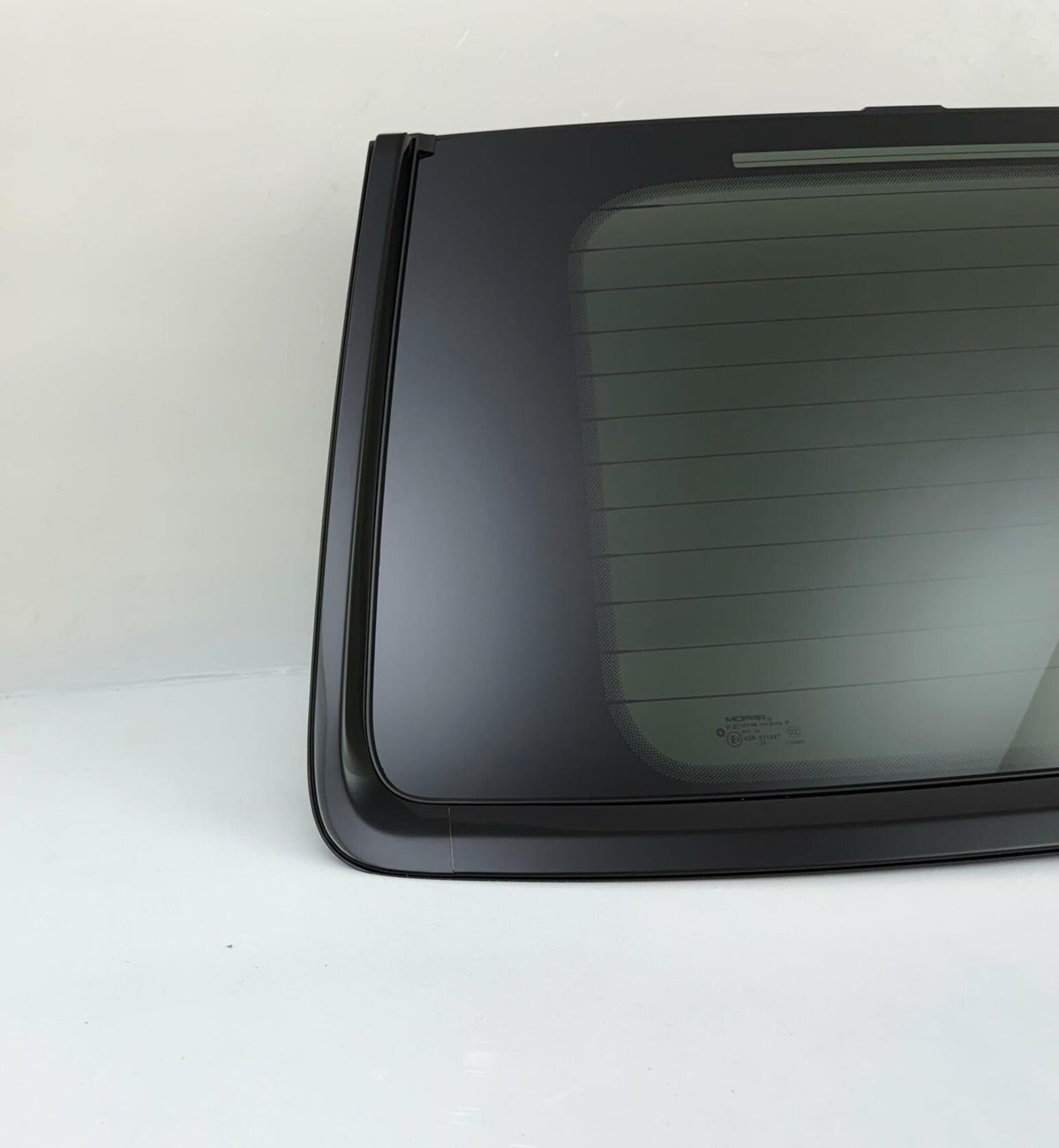 OEM Laminated Black Trim Heated Rear Back Tailgate Window Glass With Digital Rear-View-Cam Feature Compatible with Jeep Wagoneer / Wagoneer L / Grand Wagoneer / Grand Wagoneer L 2022-2025 Models